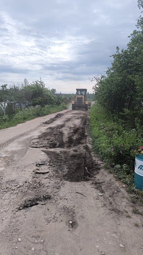 Уважаемые садоводы. В СНТ работает грейдер. Будьте внимательны на дорогах. По возможности объезжайте 16.06.2025